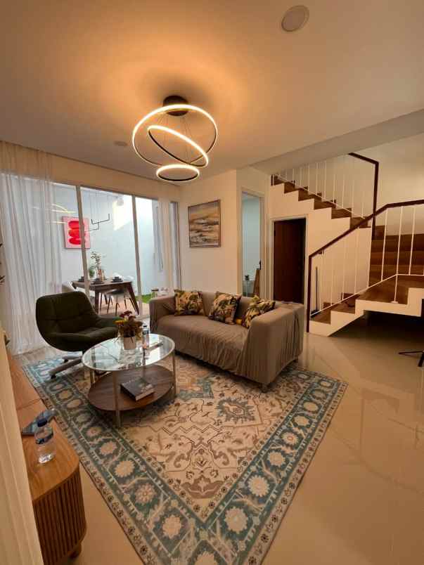 rumah jl merpati raya sawah lama