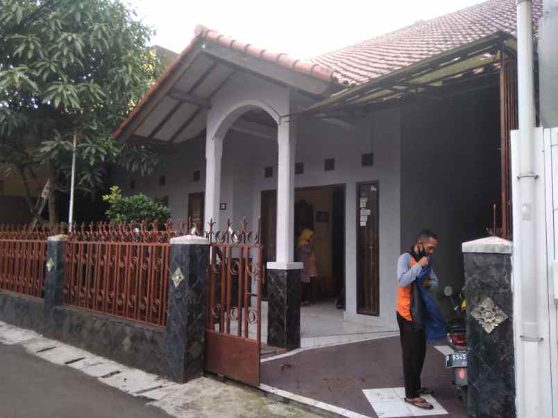 rumah jl pluto