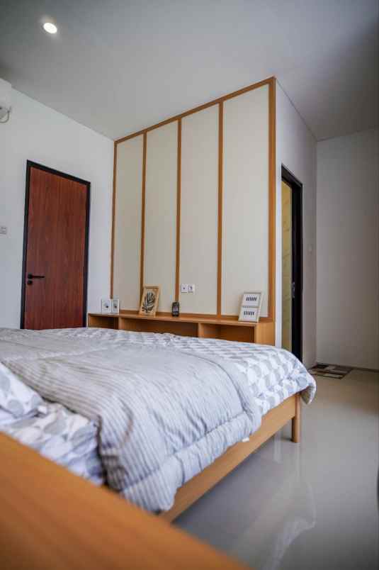 rumah mewah 2 lantai di sawangan depok