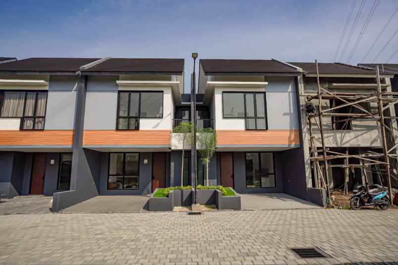 rumah mewah 2 lantai di sawangan depok