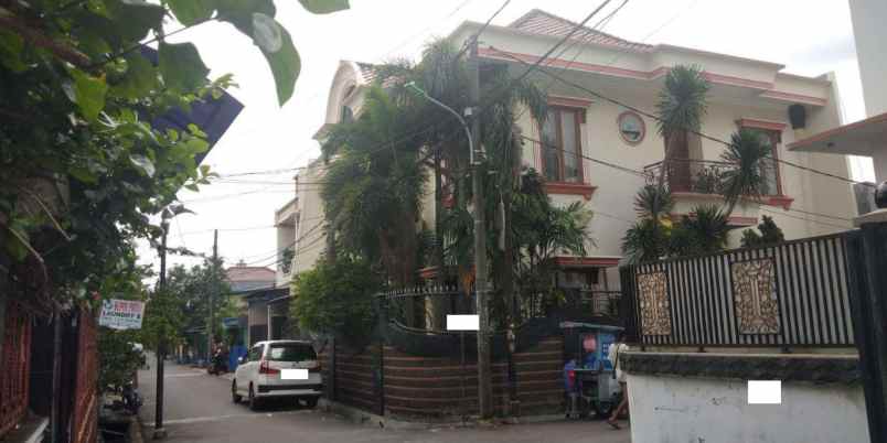 rumah mewah 2 lantai hook shm di jl merpati cengkareng