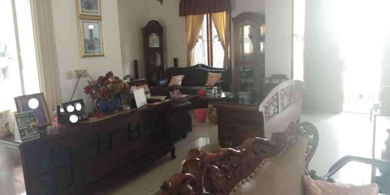 rumah mewah 2 lantai hook shm di jl merpati cengkareng