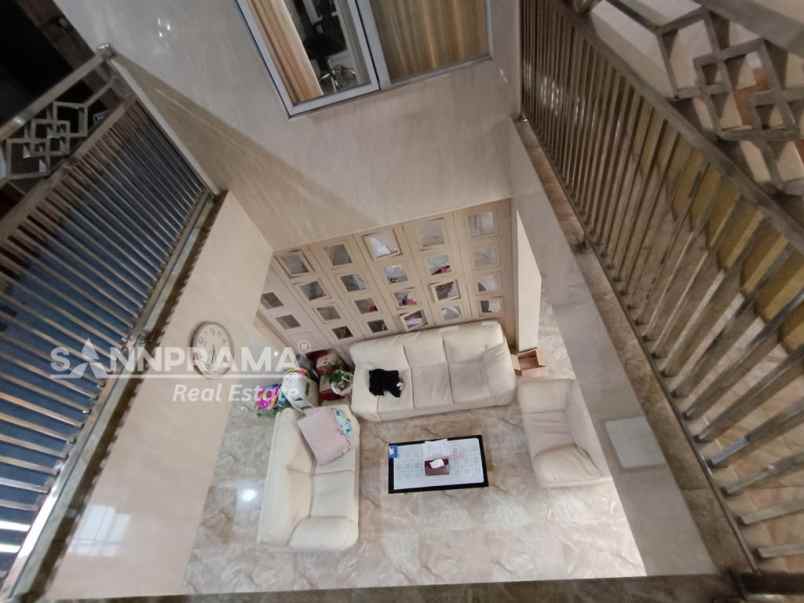 rumah mewah 3 lantai dalam komlplek gdc depok