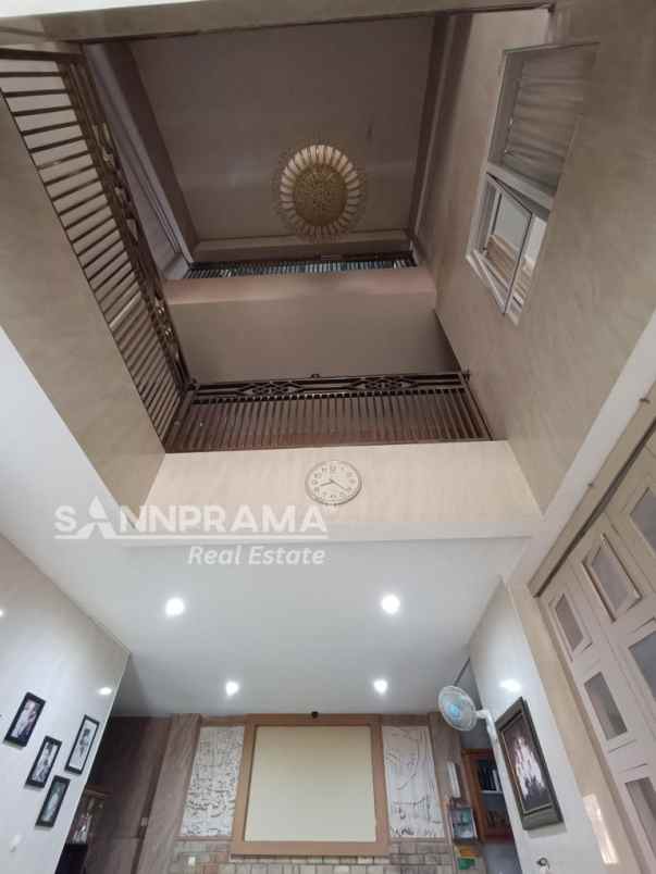 rumah mewah 3 lantai dalam komlplek gdc depok