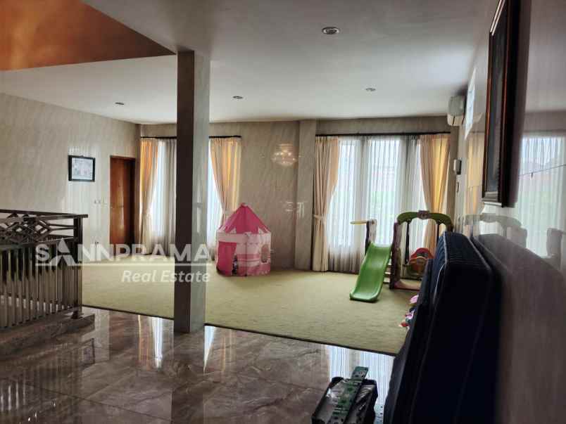 rumah mewah 3 lantai dalam komlplek gdc depok