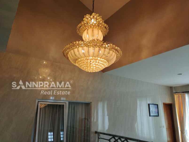 rumah mewah 3 lantai dalam komlplek gdc depok