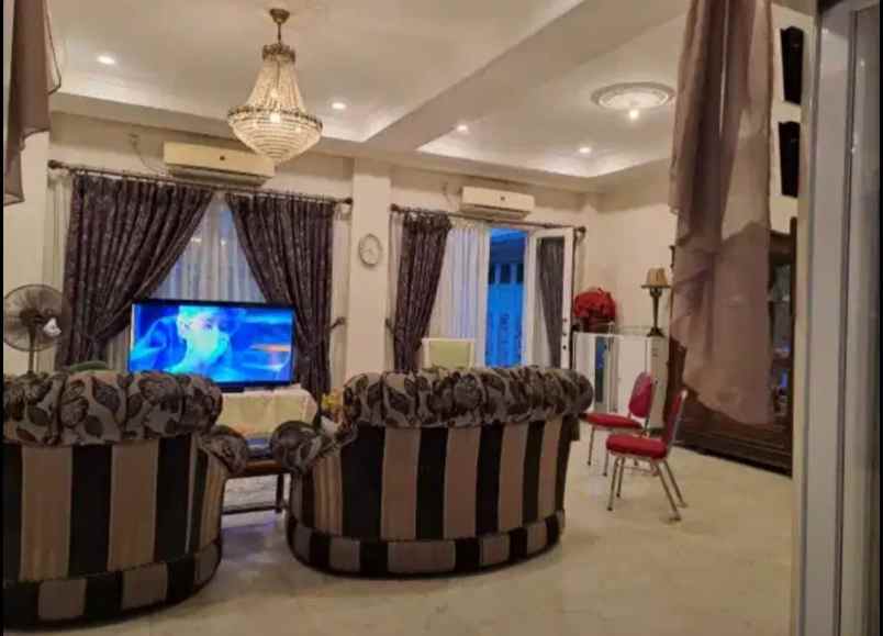 rumah mewah 800m duren sawit kolam renang langka