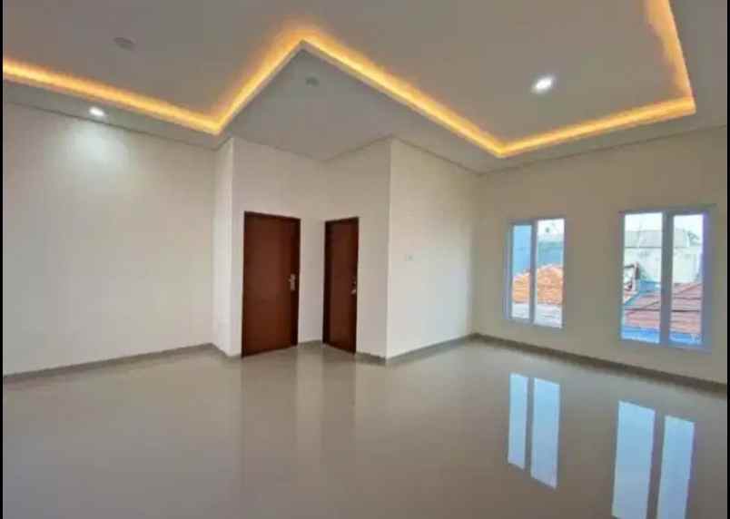 rumah mewah baru kebon baru 3kt 4km halaman luas shm