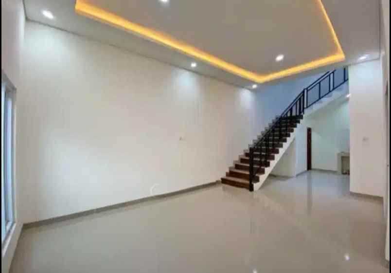 rumah mewah baru kebon baru 3kt 4km halaman luas shm