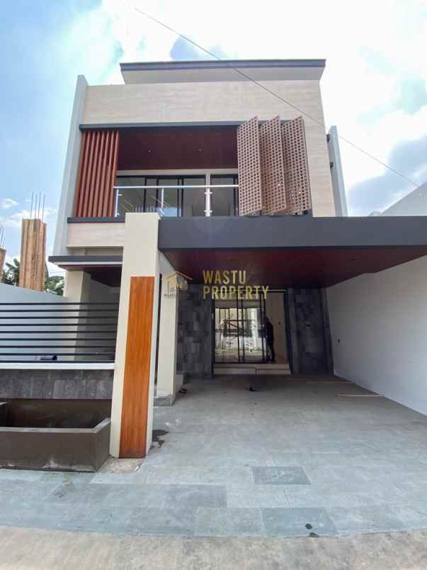 rumah mewah dijual dekat monjali