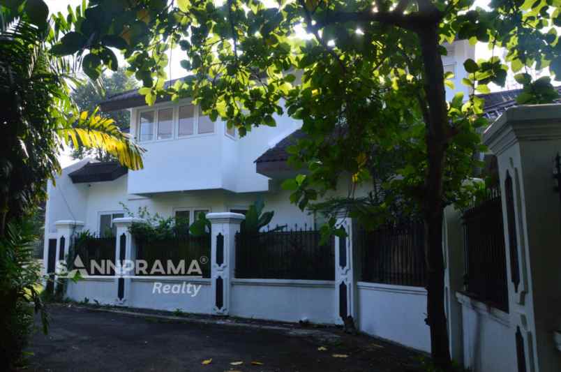 rumah mewah kemang plus kolam renang uchi