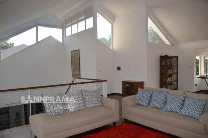 rumah mewah kemang plus kolam renang uchi