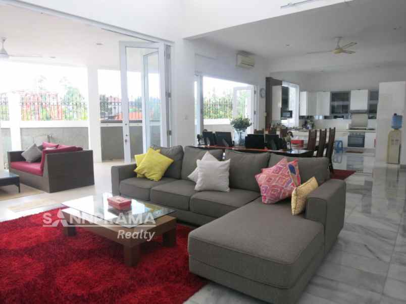 rumah mewah kemang plus kolam renang uchi