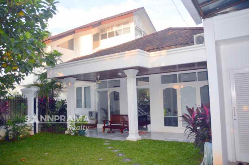 rumah mewah kemang plus kolam renang uchi