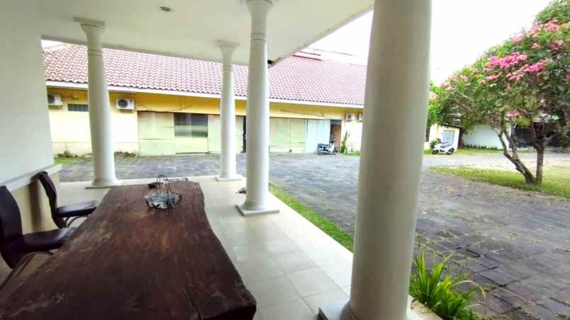 rumah mewah samping kampus ugm