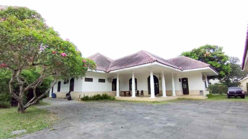 rumah mewah samping kampus ugm