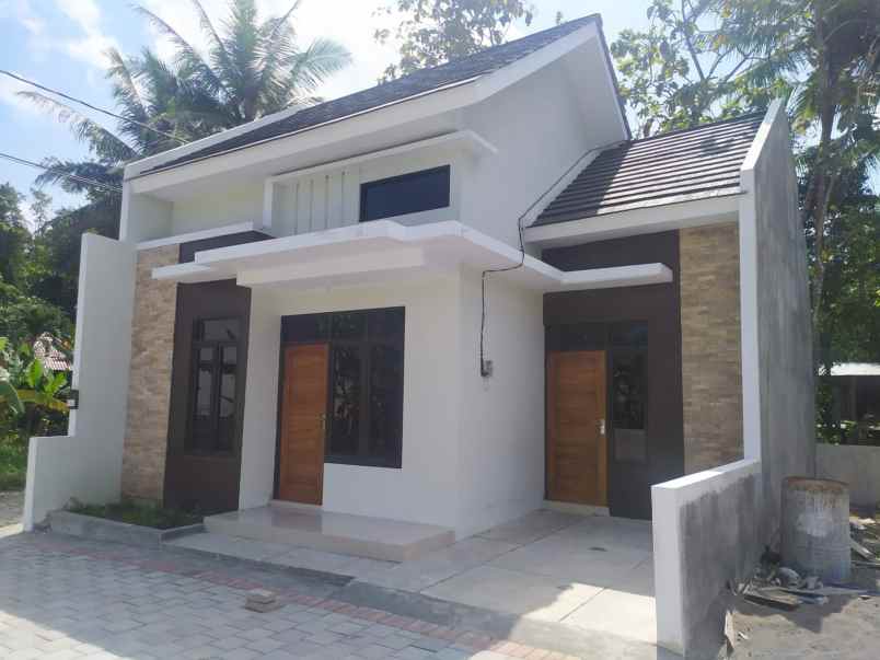 rumah murah desain modern dekat umy