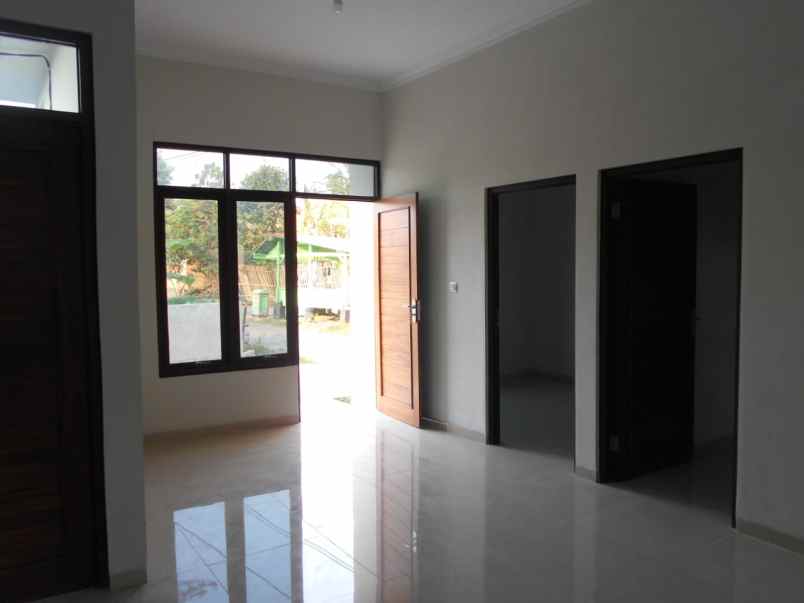 rumah murah desain modern dekat umy