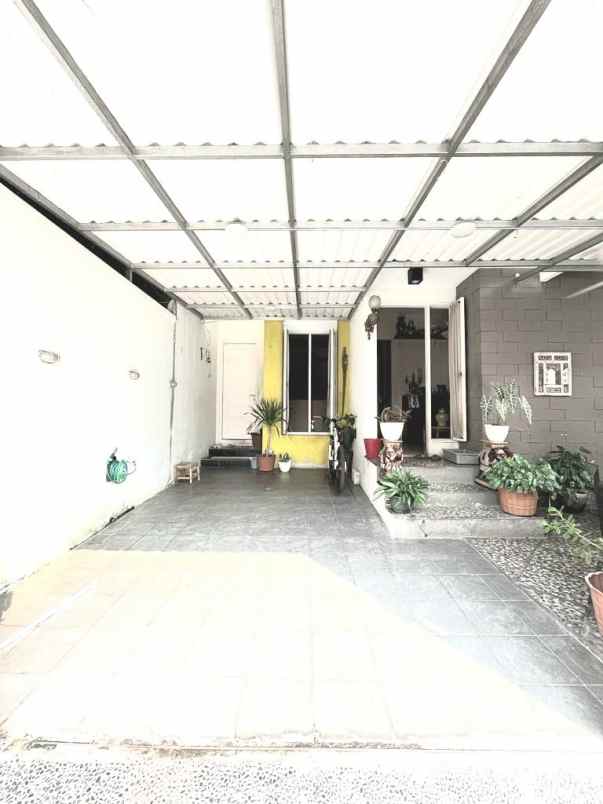 rumah second siap huni di ciganjur jakarta selatan