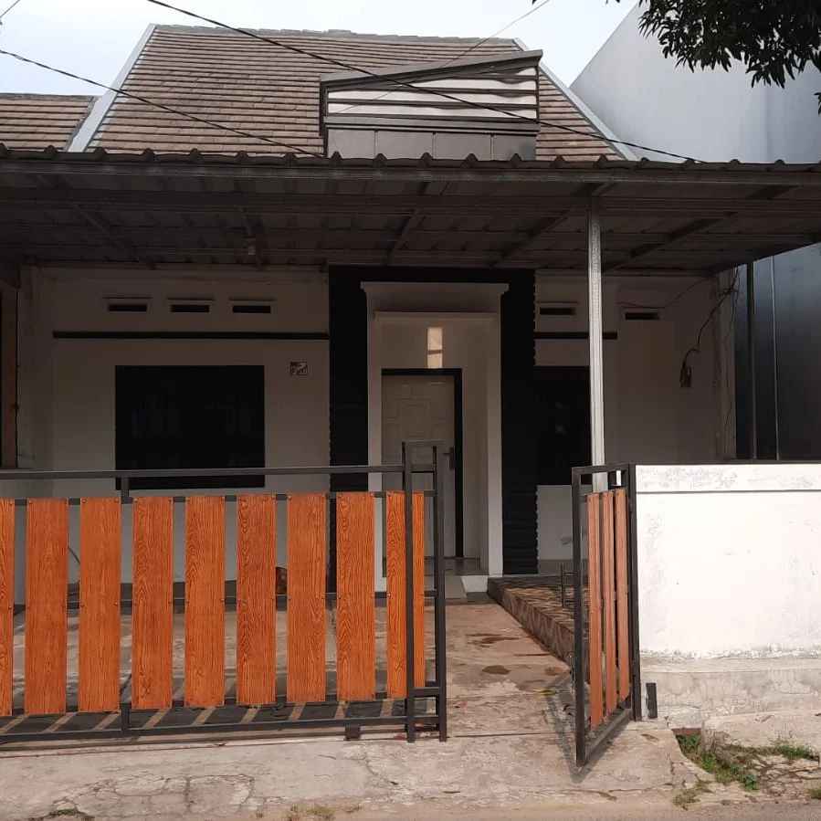 rumah seken siap huni 2 lantai di depok