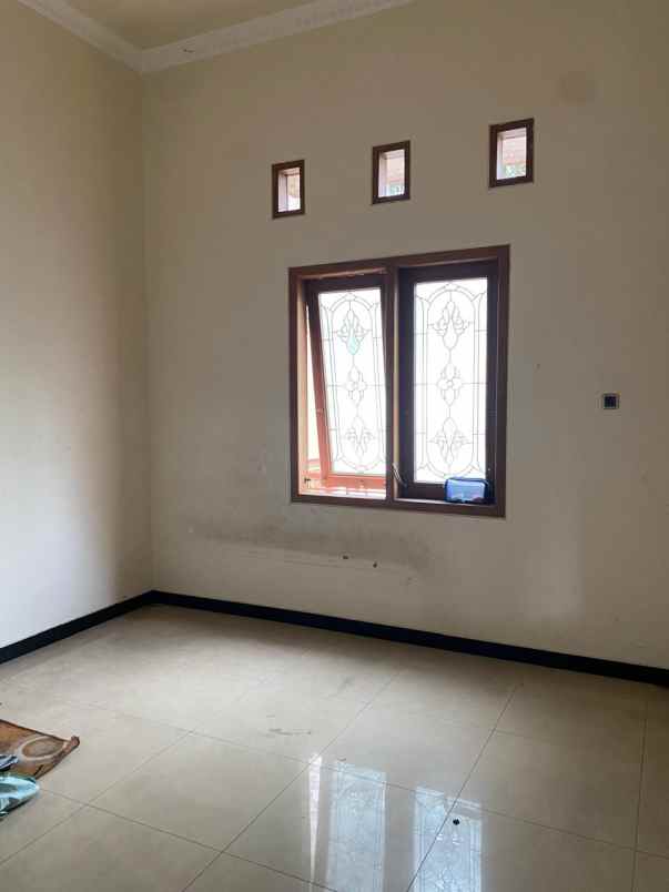 rumah siap huni 2 lantai lokasi araya malang