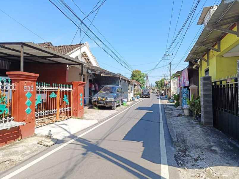 rumah siap huni lokasi strategis dekat plaza araya