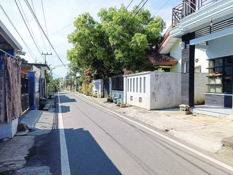 rumah siap huni lokasi strategis dekat plaza araya