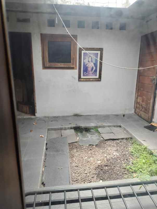 rumah terawat di mainroad setiabudi bandung