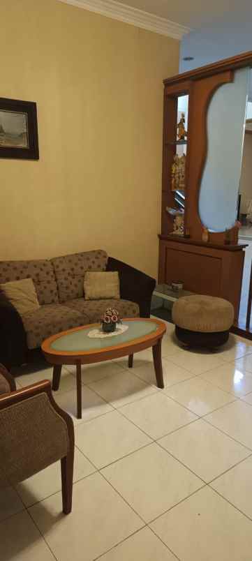 rumah terawat siap huni pakuwon city surabaya timur