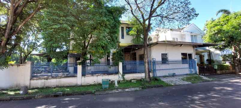 rumah tua di puspitaloka bsd