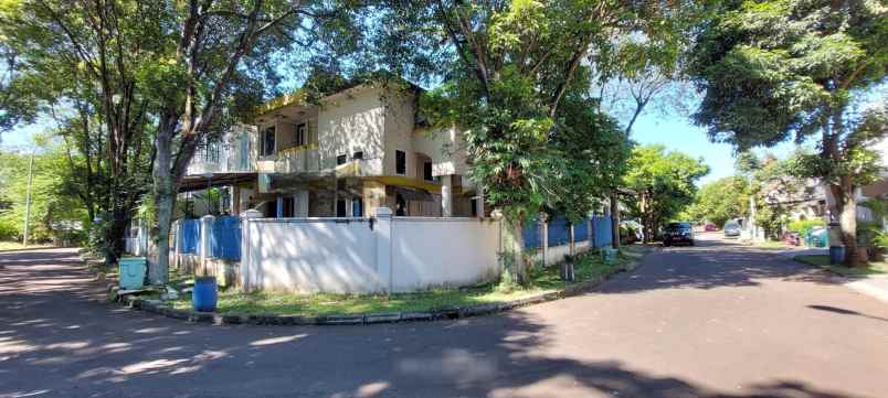 rumah tua di puspitaloka bsd