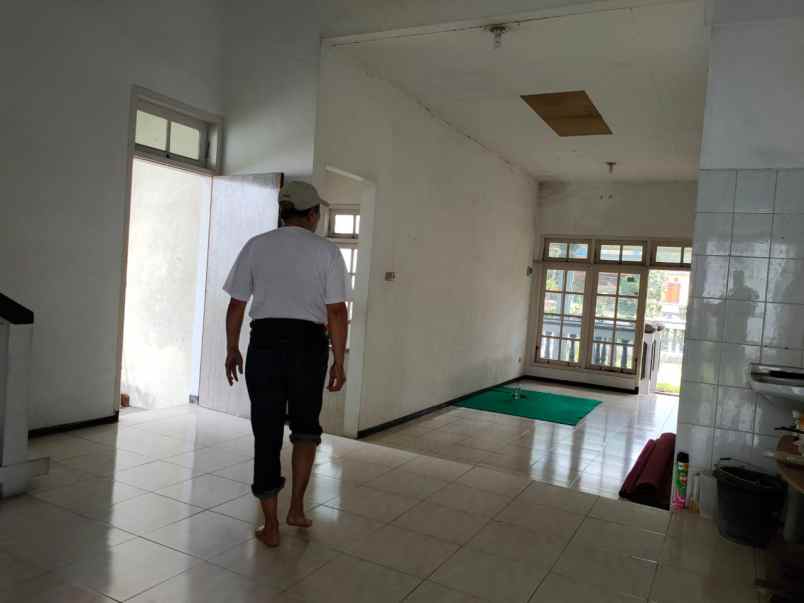 rumah vila bagus harga bagus di songgokerto kota batu