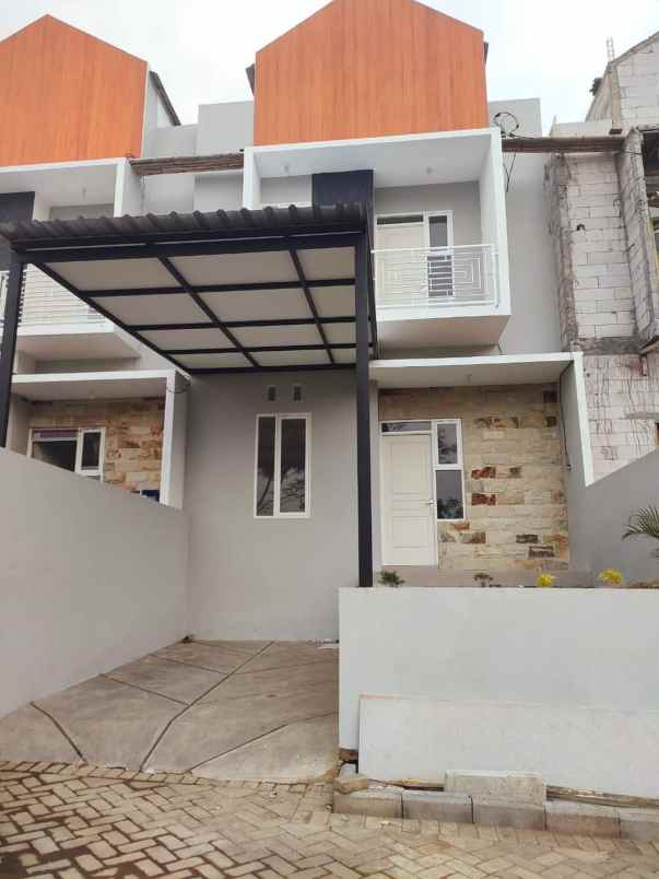 rumah villa 2 lantai siap huni di wagir malang