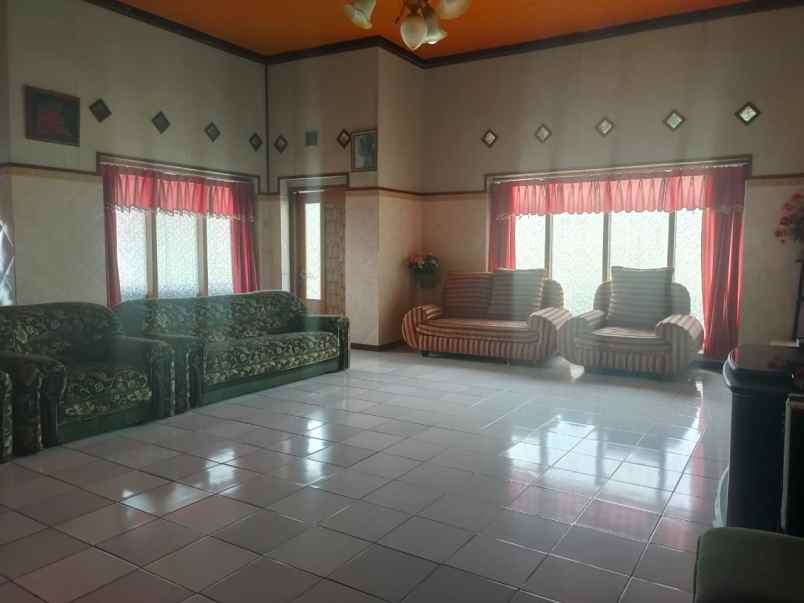 rumah villa tanah super luas di sidomulyo kota batu