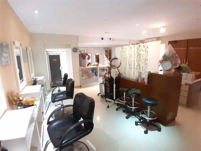 sewa cepat rumah usaha cocok untuk salon spa solokota