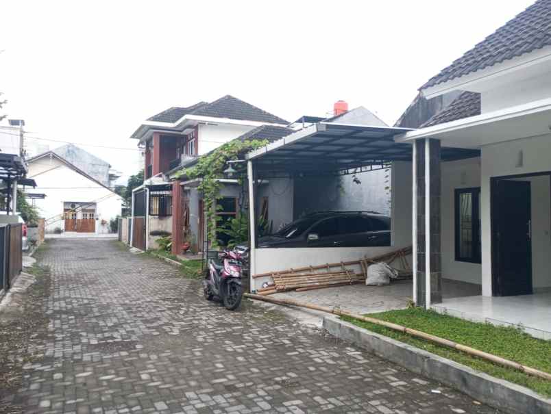 siap huni rumah dekat ugm di perumahan lempongsari