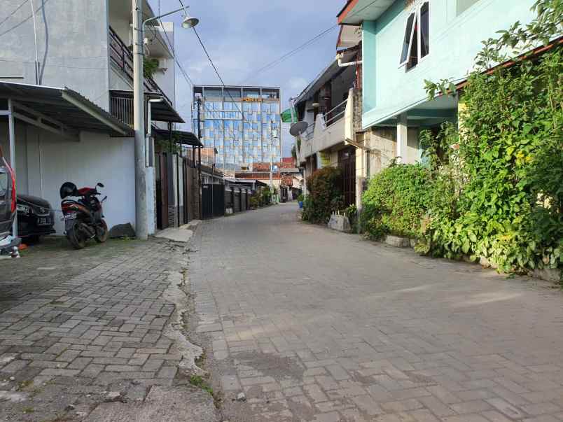 tanah depan kampus uny samirono depok sleman