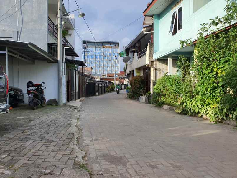 tanah depan kampus uny samirono depok sleman