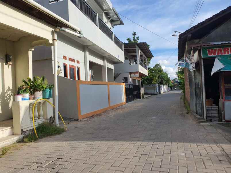 tanah depan kampus uny samirono depok sleman