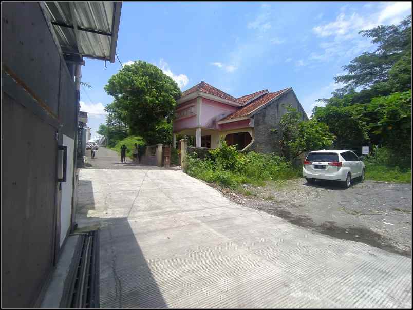 tanah jalan kaliurang km 14 kawasan kost exclusive shm