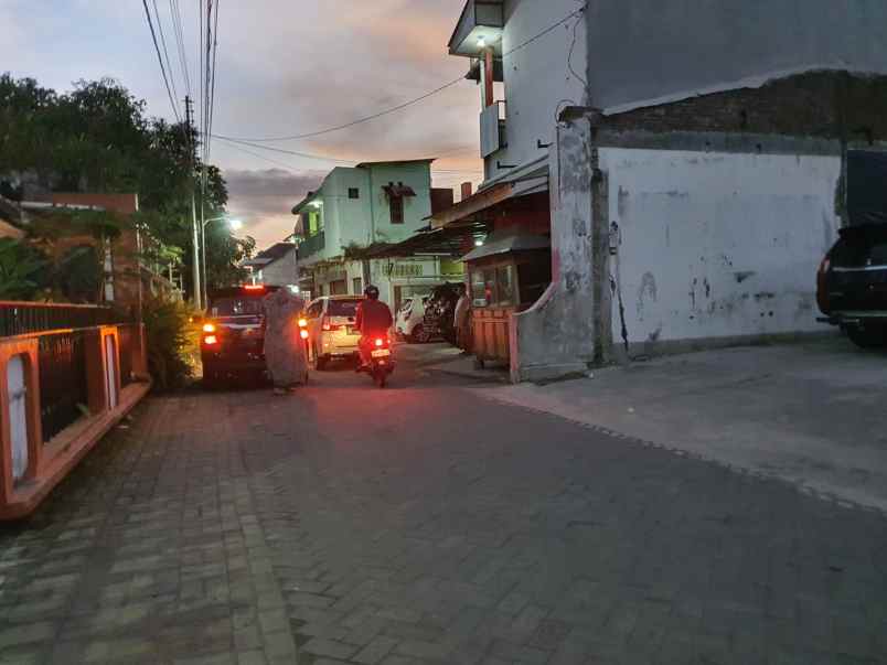 tanah samirono depan kampus uny