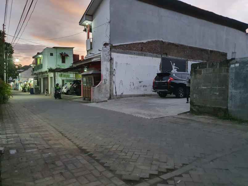 tanah samirono depan kampus uny