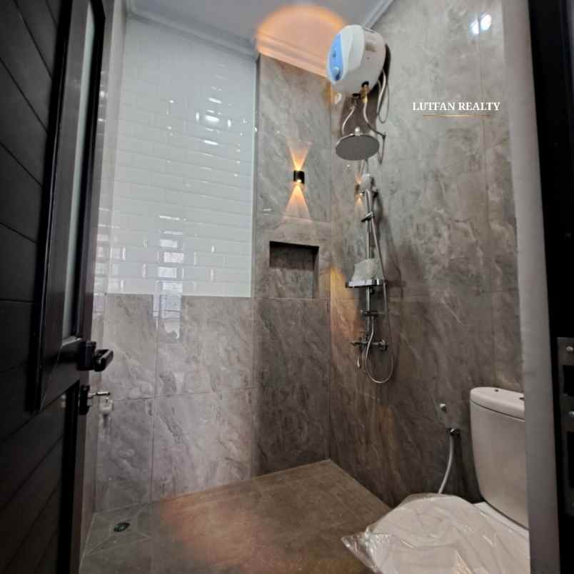 townhouse modern cilandak dekat tol andara