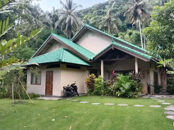 villa dijual cepat lokasi senggigi lombok