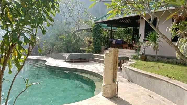 villa dijual cepat lokasi senggigi lombok