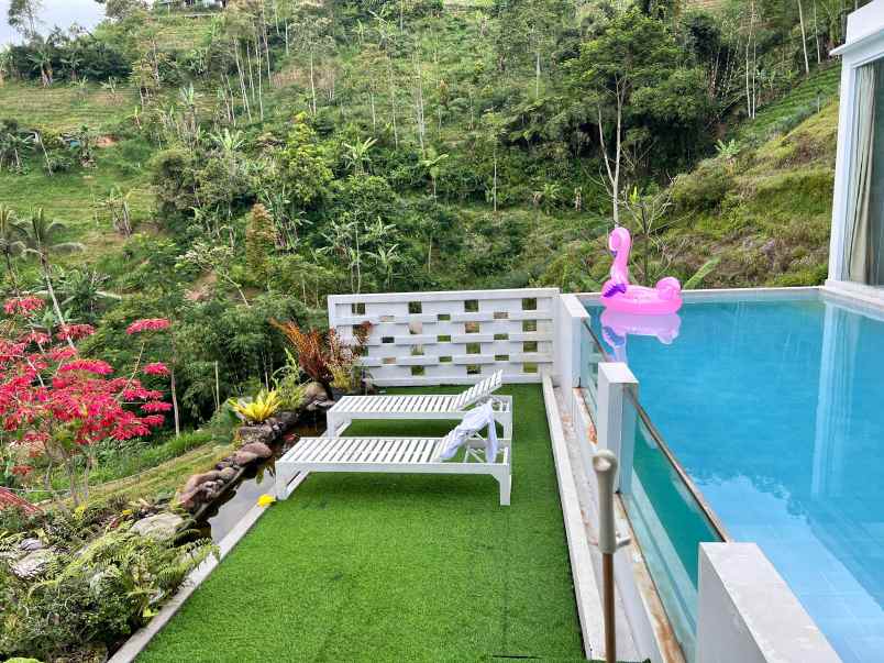 villa mewah 2 lantai utara jembatan kaca kemuning