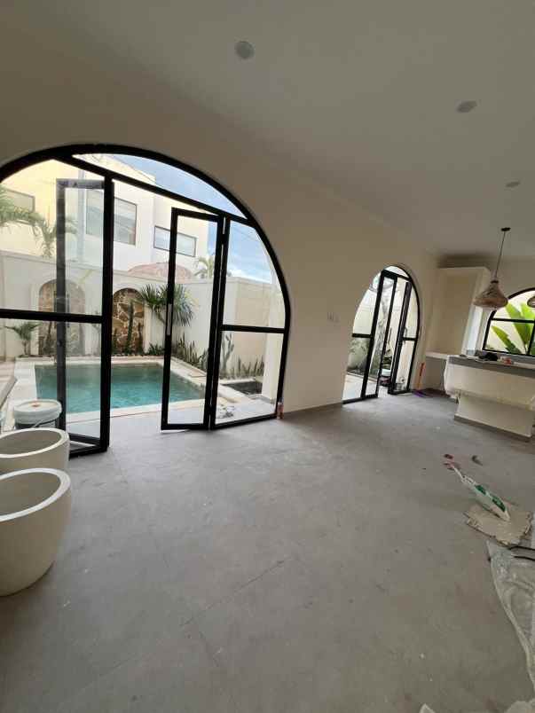 villa mewah siap huni