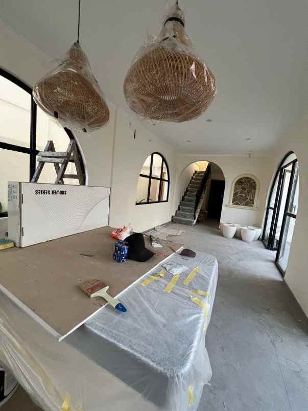 villa mewah siap huni