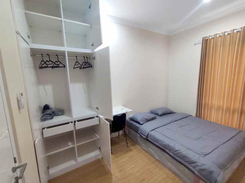 arcadia village rumah hook 5br