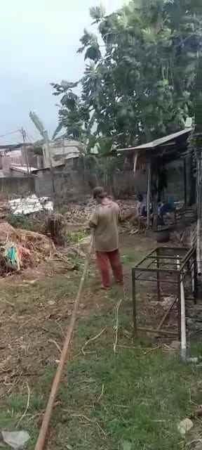 bangunan bekas sekolah pinggir jalan kemandoran